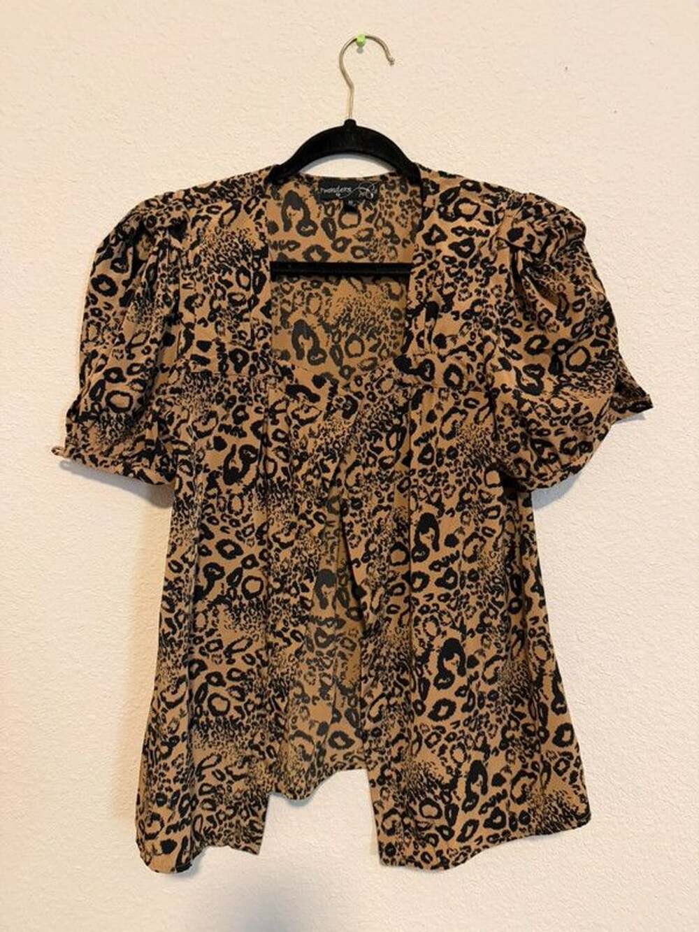 wonders leopard print puff sleeve blouse size M
